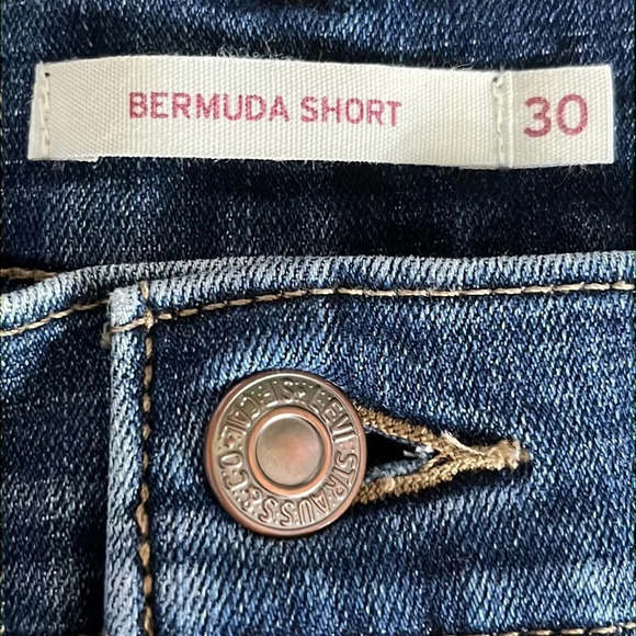 Levi's Classic Bermuda Denim Shorts in Lapis Midnight - Size 30 - Picture 5 of 10